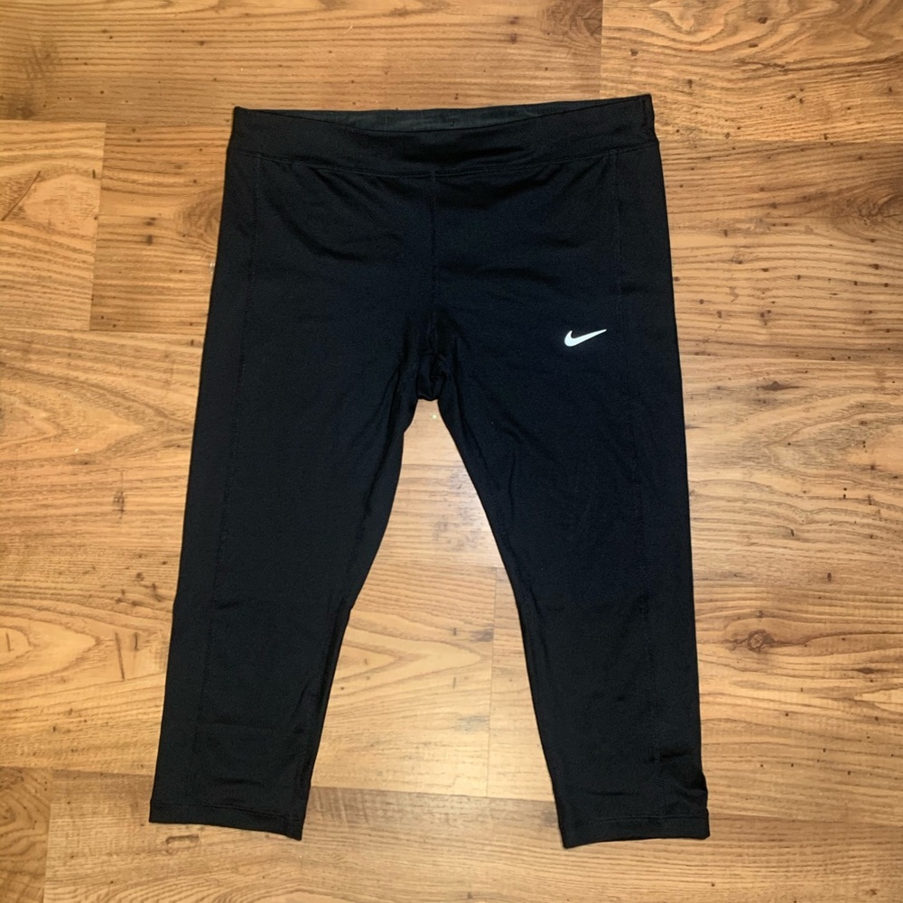 Nike Women’s Cropped Running Capris in Black